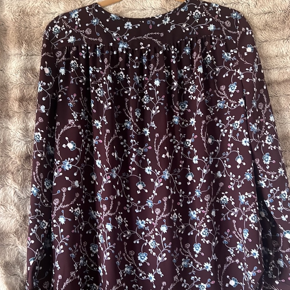 Light And Flowy Spring Top. Floral Pattern Loft - image 6